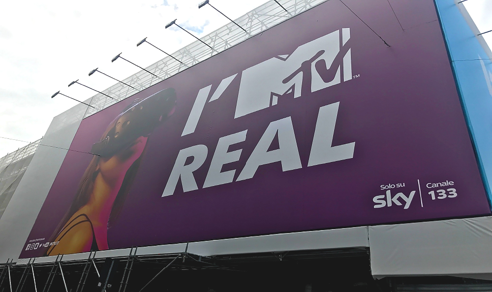 YO CLAS! MTV IMTV brand campaign content maxi billboard milan 02